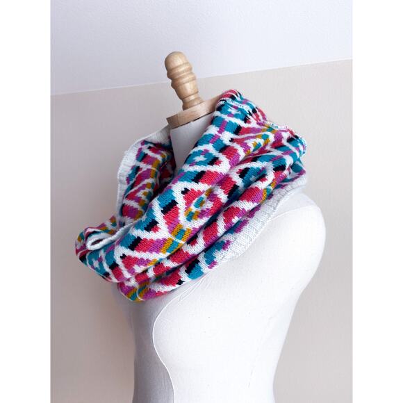 Mossimo Women's Colorful Knit Circle Scarf Geometric Infinity - Picture 2 of 6